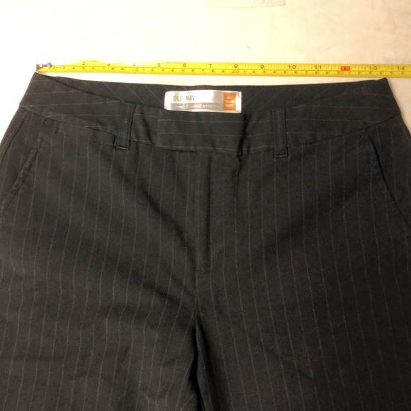 Old Navy Pin Striped Dress Capris - Picture 6 of 8